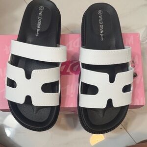 Wild Diva Women's Black and White Slide Sandals